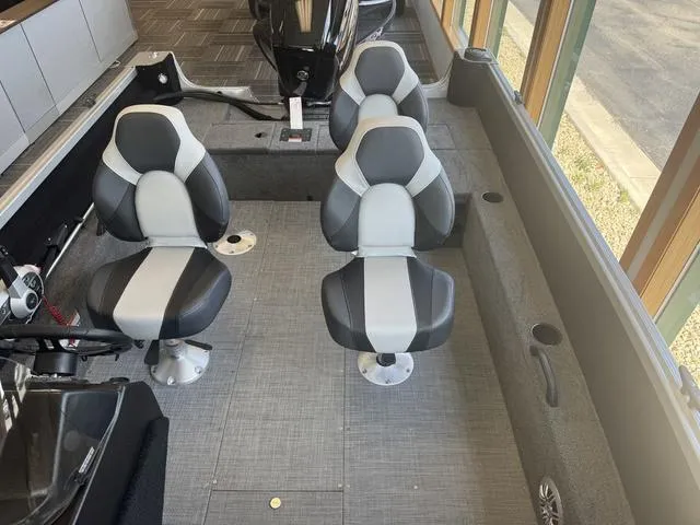 Slide: The Image of Alumacraft Competitor 165 SC 2024 - 9