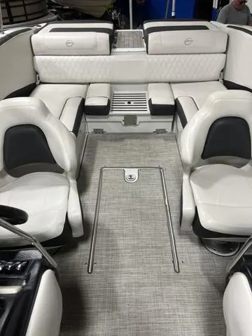 Slide: The Image of Crownline Boats 235 SS 2020 - 7