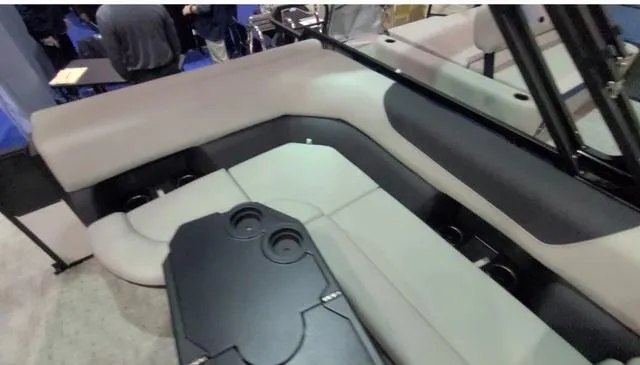 Slide: The Image of South Bay 222CR2 LE 2.75 2025 - 4