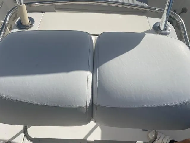Slide: The Image of Boston Whaler 270 Outrage 2008 boat seat, white leather, metal frame, close-up view. - 13