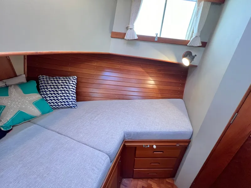 Slide: The Image of Starboard V-Berth - 27