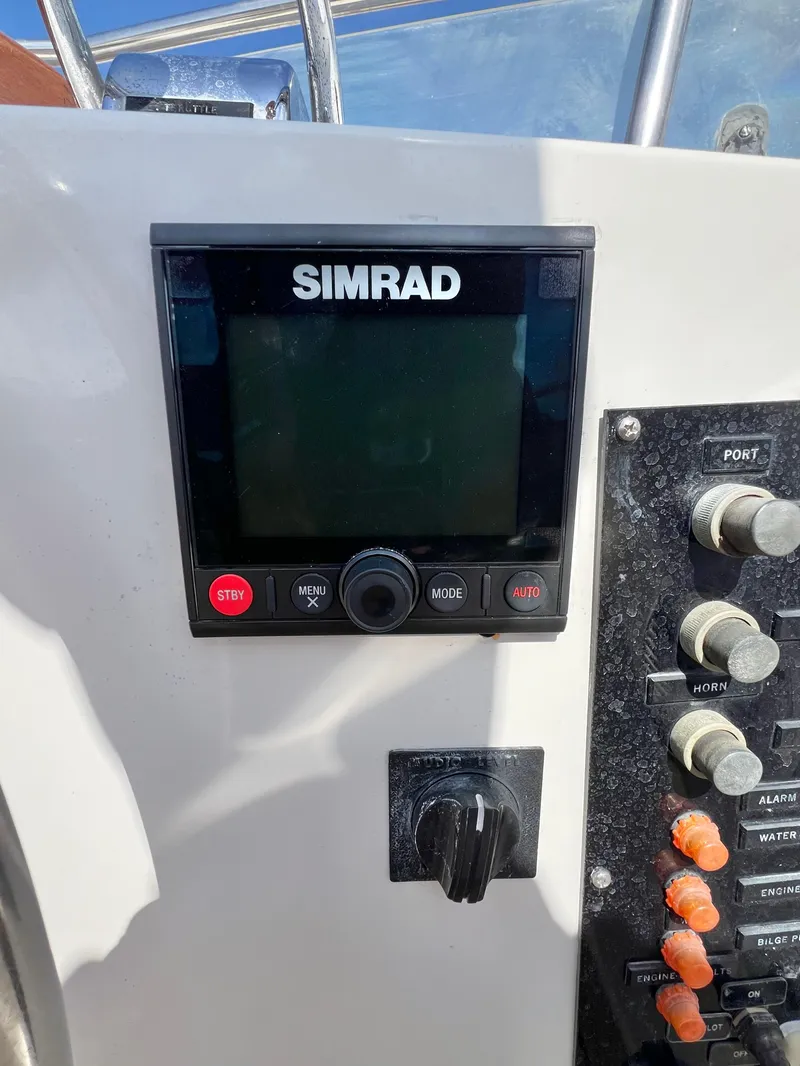 Slide: The Image of Simrad Autopilot - 44