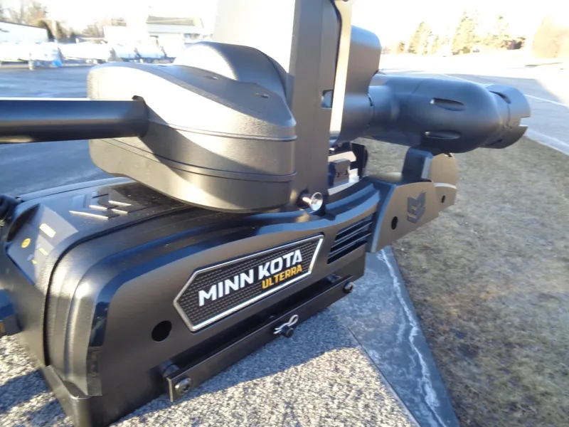 Slide: The Image of Minn Kota Ulterra motor on 2025 Lund 1875 Pro Guide boat. - 12