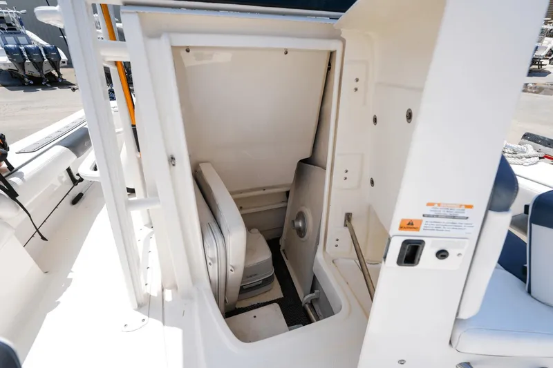 Slide: The Image of Robalo 246 2019 - 13