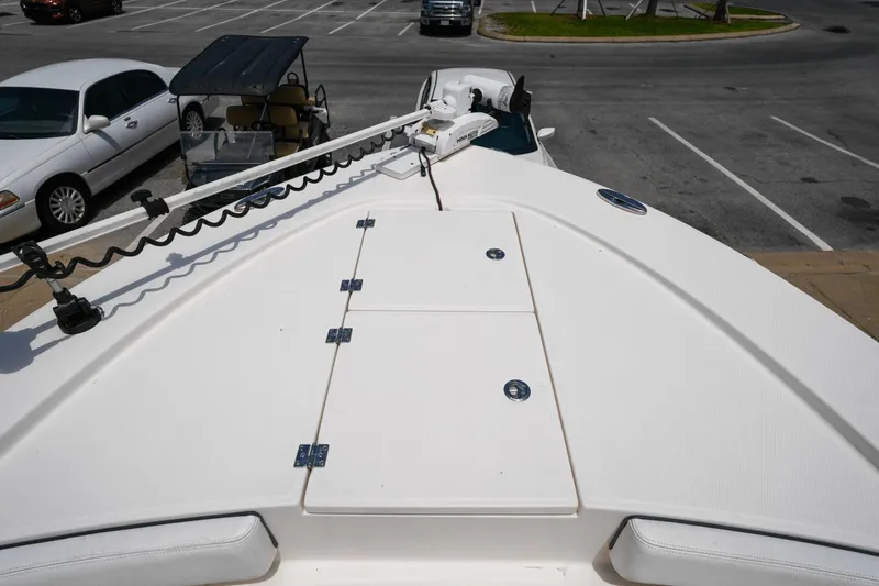 Slide: The Image of Robalo 246 2019 - 7