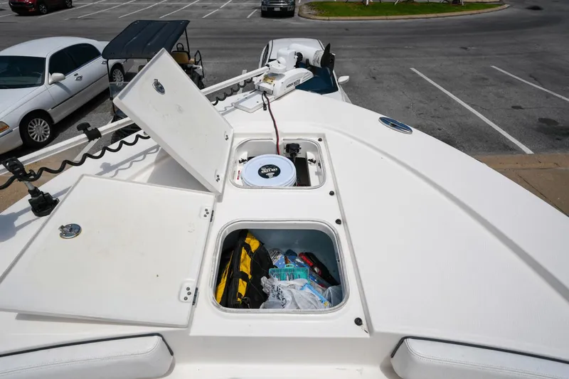 Slide: The Image of Robalo 246 2019 - 8