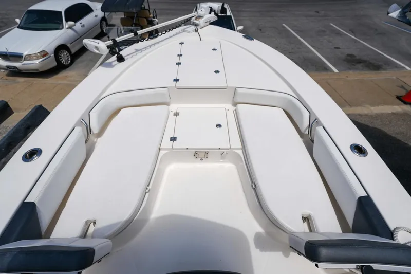 Slide: The Image of Robalo 246 2019 - 9