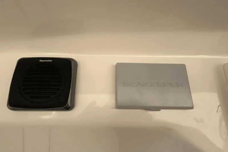 Slide: The Image of Boston Whaler 420 Outrage 2018 - 22