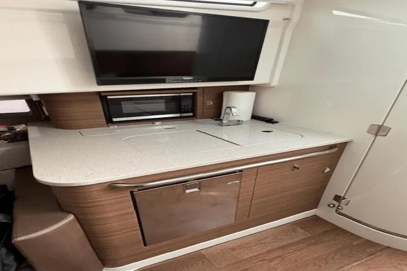 Slide: The Image of Boston Whaler 420 Outrage 2018 - 28