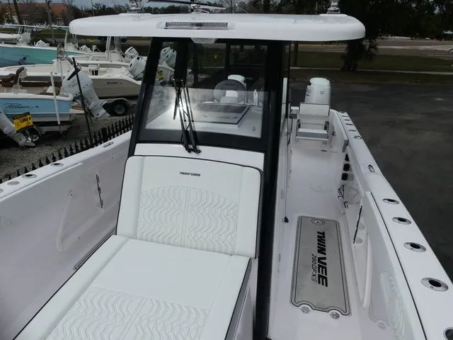 Slide: The Image of Twin Vee 280 GFX CC 2025 - 10