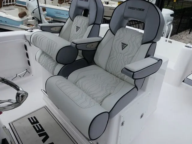 Slide: The Image of Twin Vee 280 GFX CC 2025 - 12