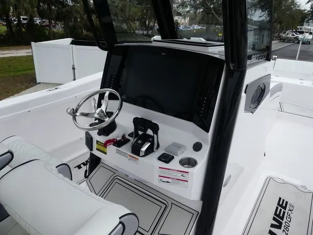 Slide: The Image of Twin Vee 280 GFX CC 2025 - 15