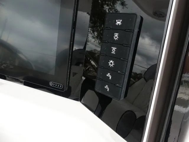 Slide: The Image of Twin Vee 280 GFX CC 2025 - 17