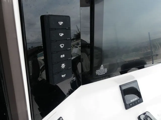 Slide: The Image of Twin Vee 280 GFX CC 2025 - 18