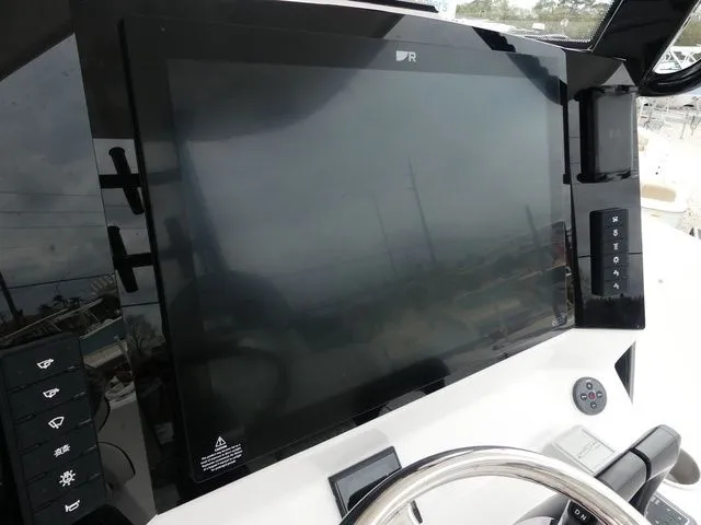 Slide: The Image of Twin Vee 280 GFX CC 2025 - 19