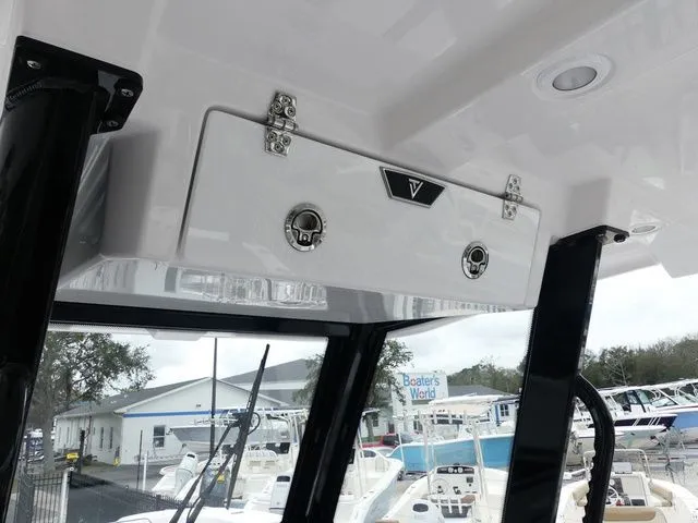 Slide: The Image of Twin Vee 280 GFX CC 2025 - 21