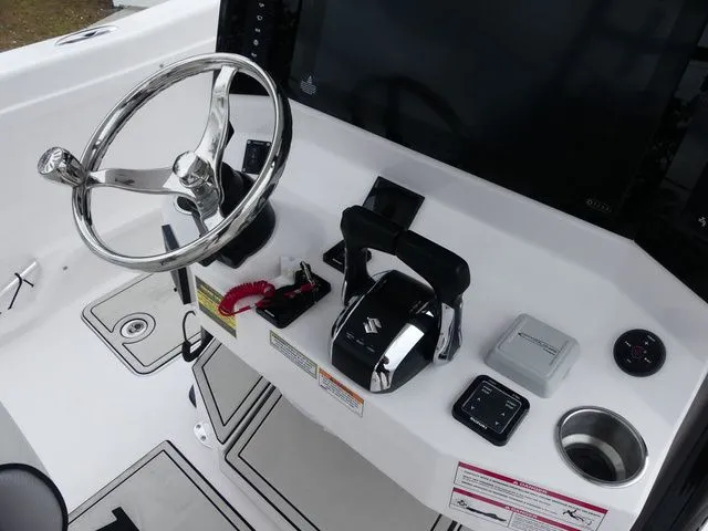 Slide: The Image of Twin Vee 280 GFX CC 2025 - 22