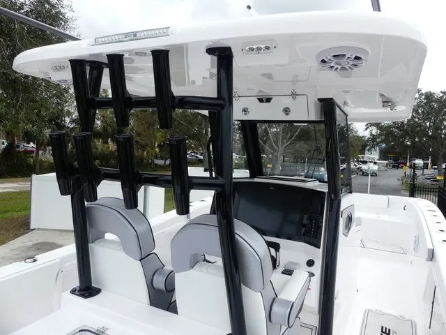 Slide: The Image of Twin Vee 280 GFX CC 2025 - 29