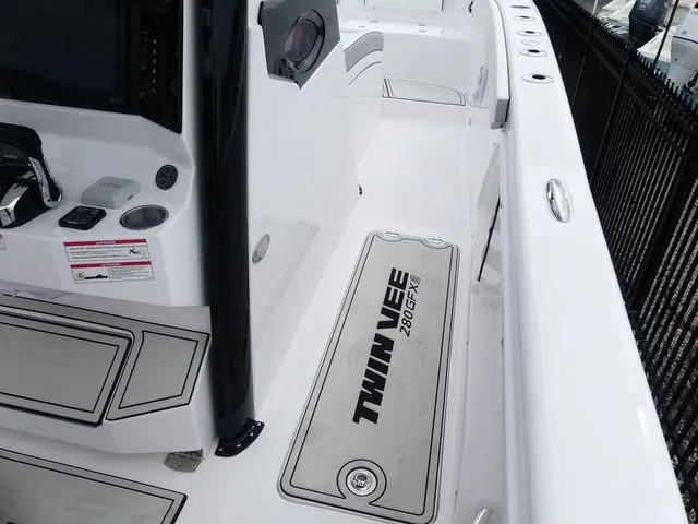 Slide: The Image of Twin Vee 280 GFX CC 2025 - 30