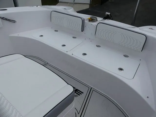 Slide: The Image of Twin Vee 280 GFX CC 2025 - 33