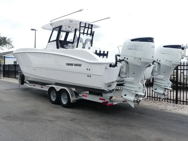 Slide: The Image of Twin Vee 280 GFX CC 2025 - 5