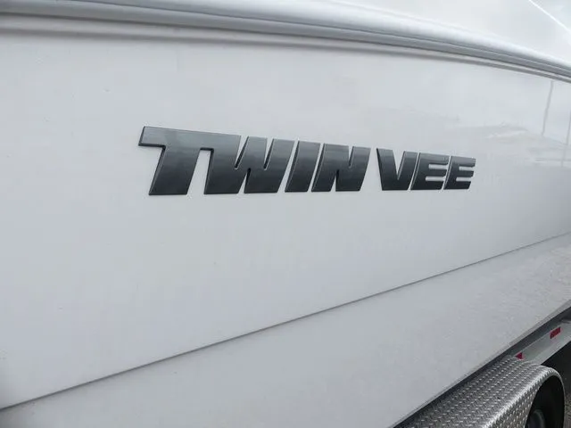 Slide: The Image of Twin Vee 280 GFX CC 2025 - 8