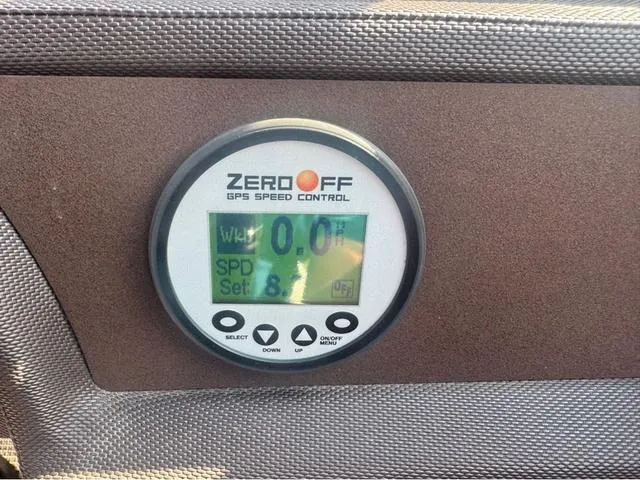 Slide: The Image of Cobalt R7 Surf 2019 - 10