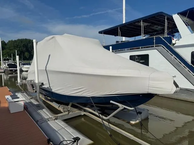 Slide: The Image of Cobalt R7 Surf 2019 - 13