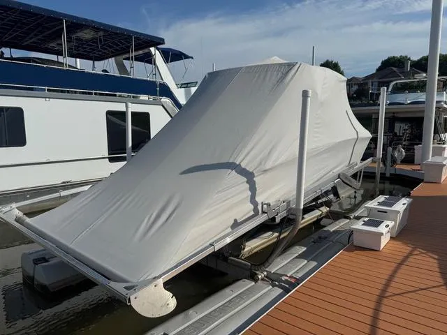 Slide: The Image of Cobalt R7 Surf 2019 - 14