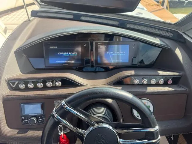 Slide: The Image of Cobalt R7 Surf 2019 - 9