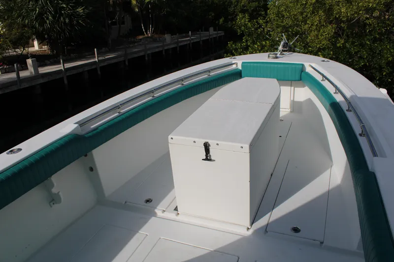 Slide: The Image of 1999 Whitewater 28 Center Console boat with spacious deck and storage box. - 10