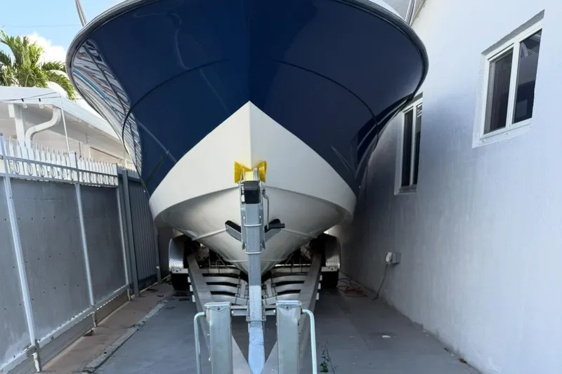 Slide: The Image of 2005 Hydra-Sports Vector 3300 VX boat on trailer, parked in narrow driveway. - 23