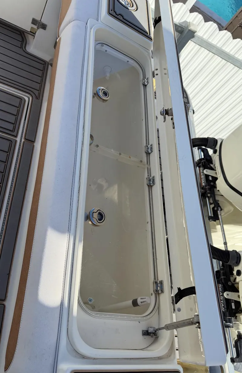 Slide: The Image of 2005 Hydra-Sports Vector 3300 VX boat storage compartment, open and empty. - 7
