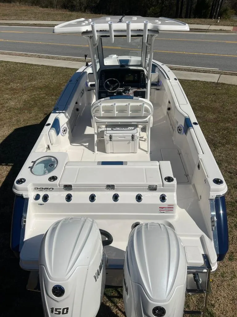 Slide: The Image of Robalo 250 Center Console 2025 - 9