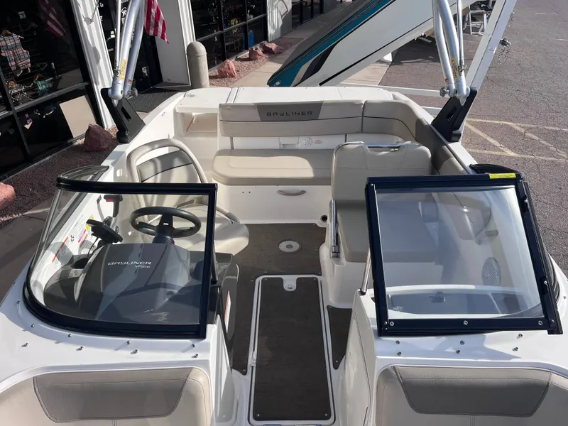 Slide: The Image of Bayliner VR5 2016 - 10