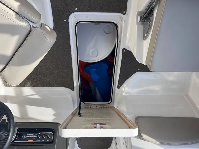 Slide: The Image of Bayliner VR5 2016 - 11