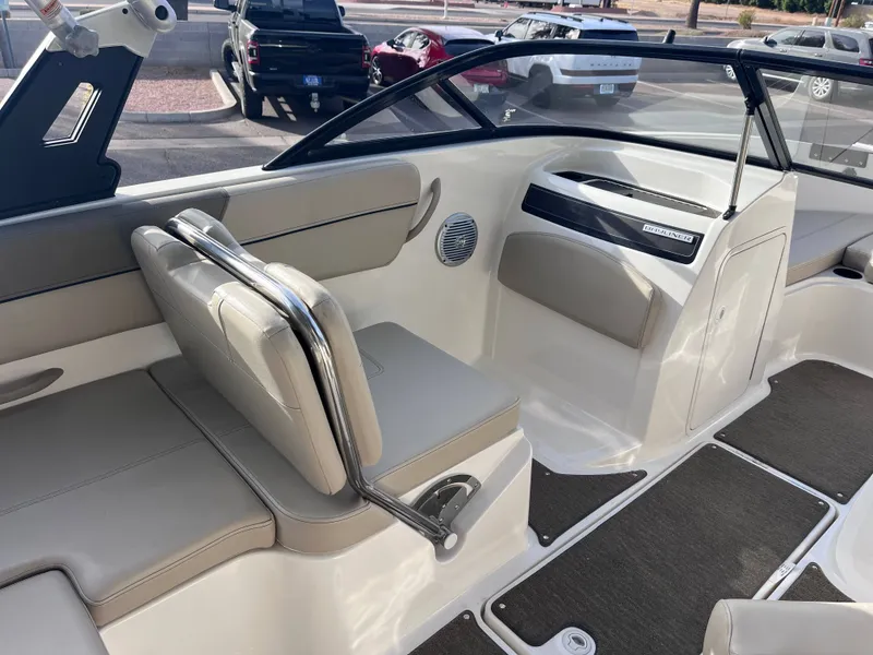 Slide: The Image of Bayliner VR5 2016 - 12