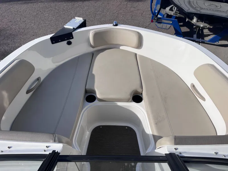 Slide: The Image of Bayliner VR5 2016 - 13