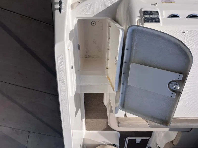 Slide: The Image of Bayliner VR5 2016 - 16