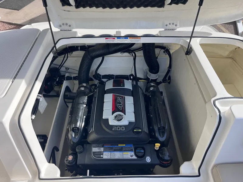 Slide: The Image of Bayliner VR5 2016 - 17