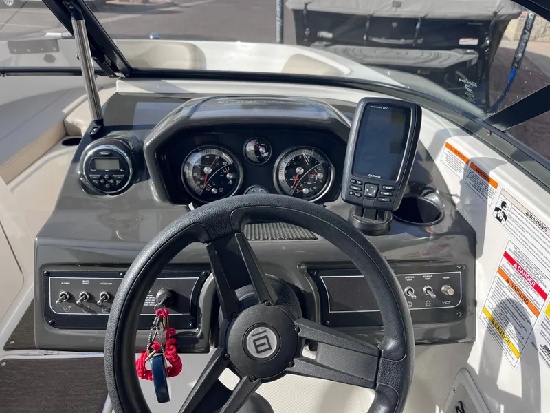 Slide: The Image of Bayliner VR5 2016 - 4