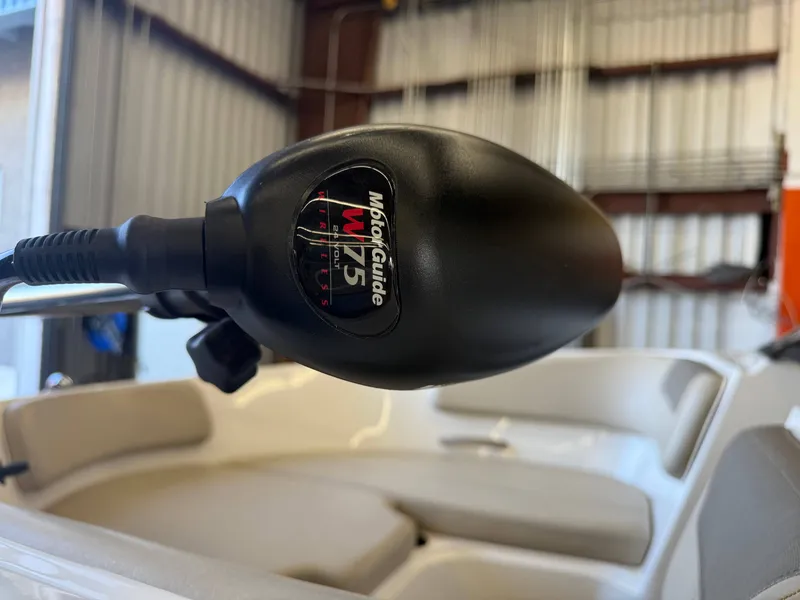 Slide: The Image of Bayliner VR5 2016 - 6