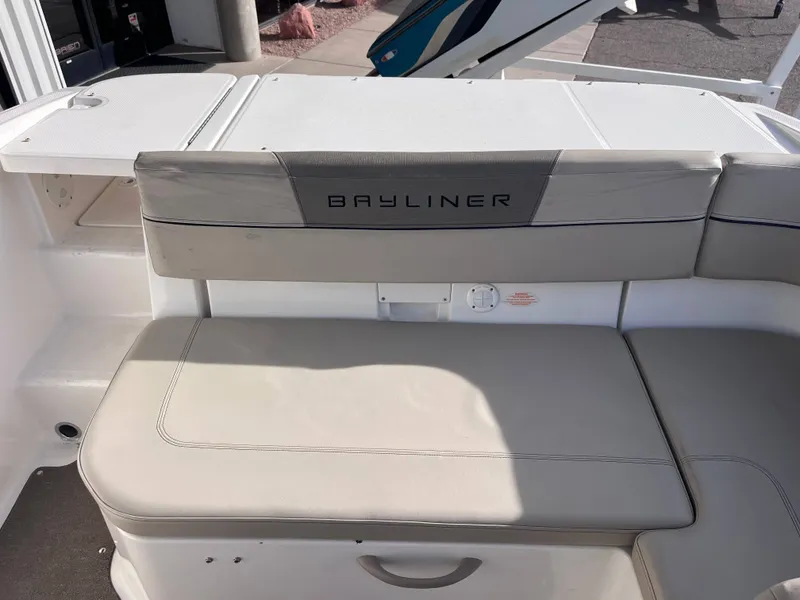 Slide: The Image of Bayliner VR5 2016 - 8