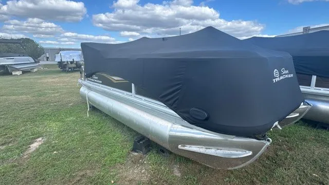 Slide: The Image of Sun Tracker PARTY BARGE 18 W/75 HP 2025 - 4