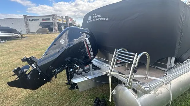 Slide: The Image of Sun Tracker PARTY BARGE 18 W/75 HP 2025 - 6