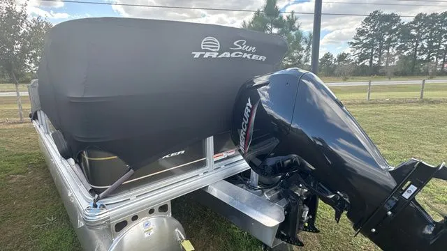 Slide: The Image of Sun Tracker PARTY BARGE 18 W/75 HP 2025 - 8