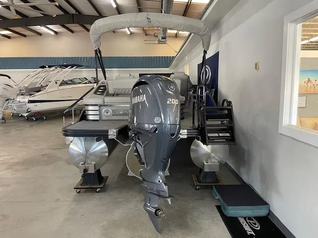 Slide: The Image of 2024 Bennington 23 LXSSB pontoon boat with Yamaha 200 engine in showroom. - 3