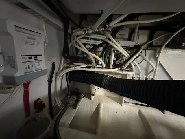 Slide: The Image of Sabre 42 Express Hardtop 2004 - 63