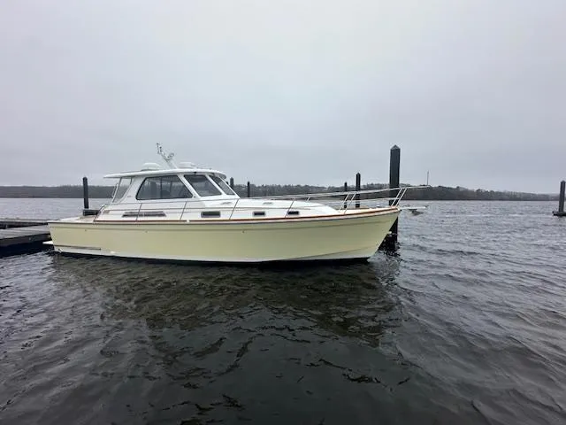 Slide: The Image of 2004 Sabre 42 Express Hardtop yacht docked on a cloudy day. - 8