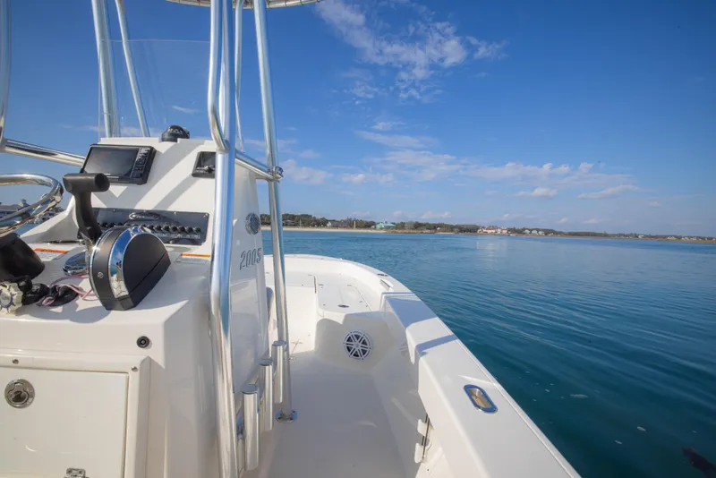 Slide: The Image of Pathfinder 2005 TRS boat on calm water, clear sky, 2022 model. - 27